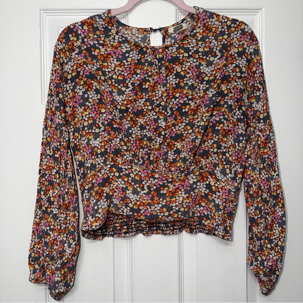 gimmicks by BKE Floral Crop Top With Bell Sleeves